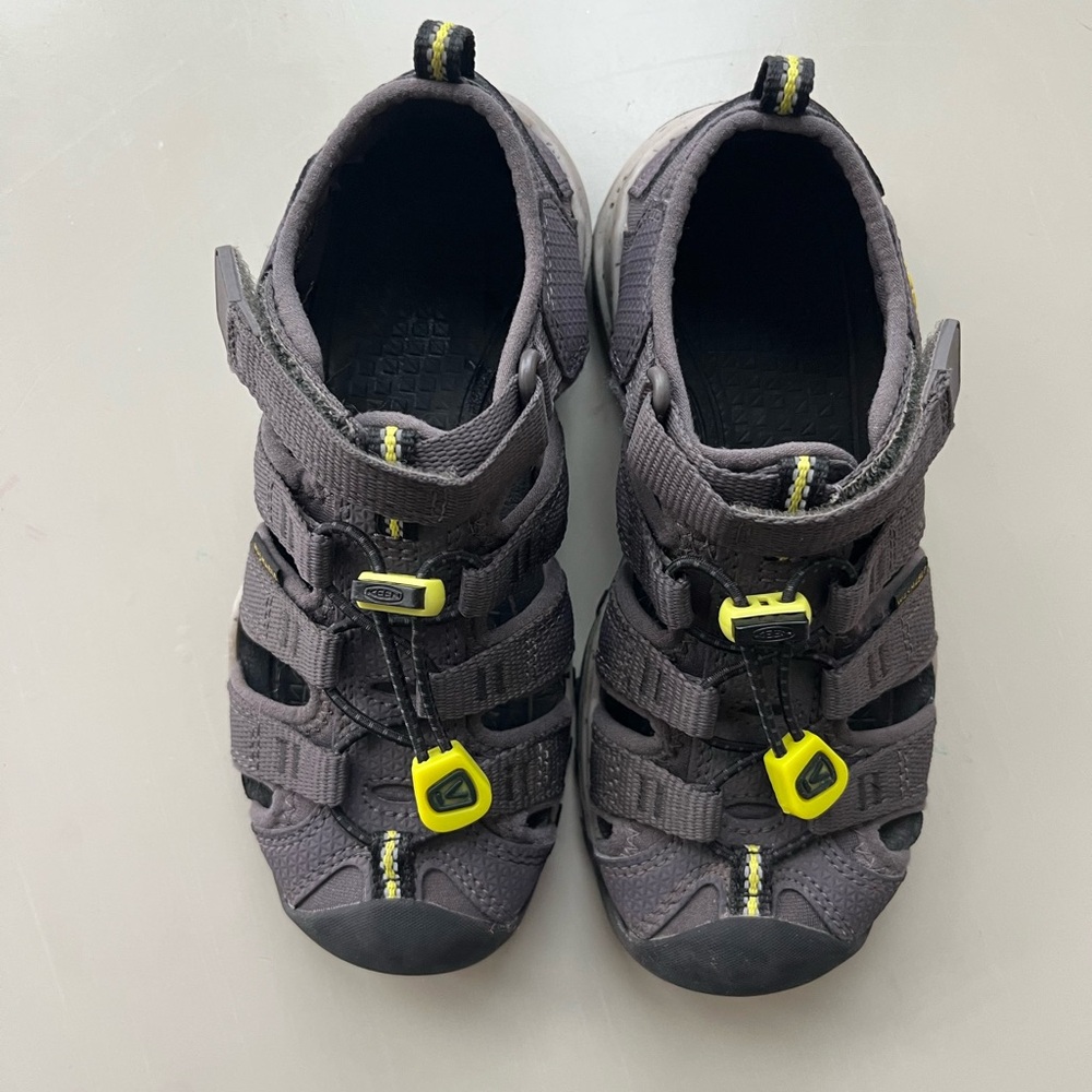 Keen Little Kids Size 11 Gray Sandals